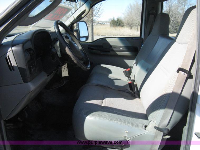 image for item 8021 2006 Ford F350 XL Super Duty crew cab pickup truck