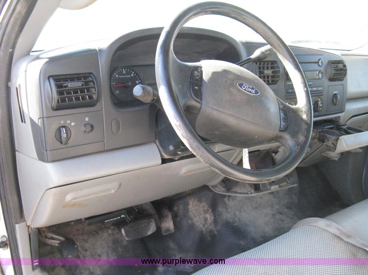 image for item 8021 2006 Ford F350 XL Super Duty crew cab pickup truck