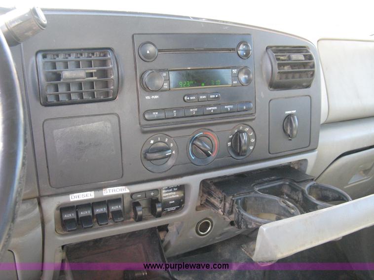 image for item 8021 2006 Ford F350 XL Super Duty crew cab pickup truck