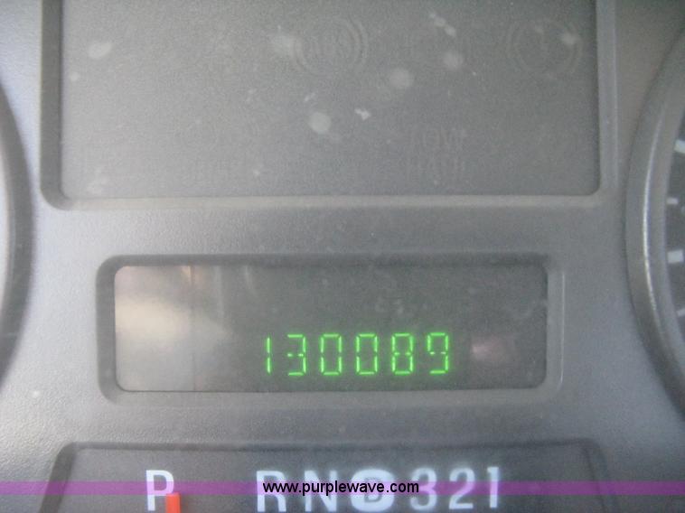 image for item 8021 2006 Ford F350 XL Super Duty crew cab pickup truck