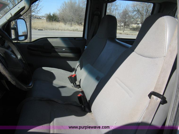 image for item 8021 2006 Ford F350 XL Super Duty crew cab pickup truck