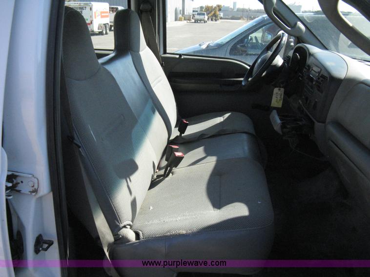 image for item 8021 2006 Ford F350 XL Super Duty crew cab pickup truck