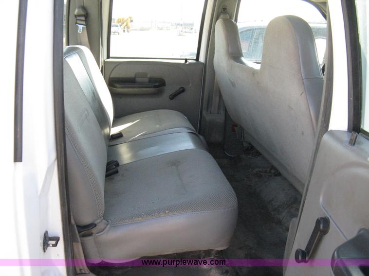 image for item 8021 2006 Ford F350 XL Super Duty crew cab pickup truck