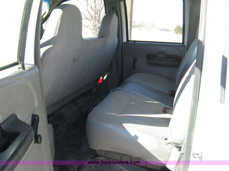 image for item 8021 2006 Ford F350 XL Super Duty crew cab pickup truck