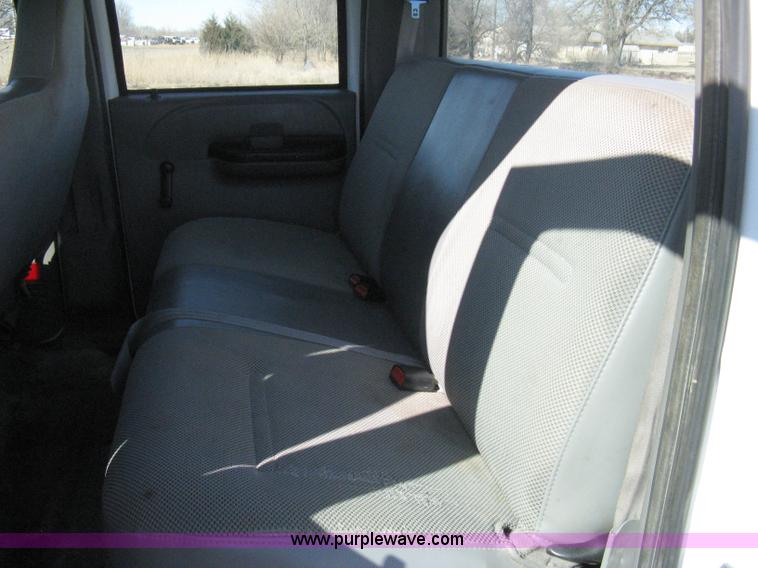 image for item 8021 2006 Ford F350 XL Super Duty crew cab pickup truck