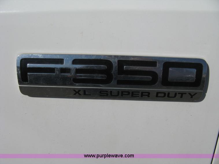 image for item 8021 2006 Ford F350 XL Super Duty crew cab pickup truck
