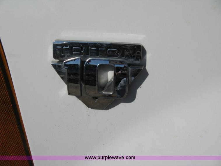 image for item 8021 2006 Ford F350 XL Super Duty crew cab pickup truck