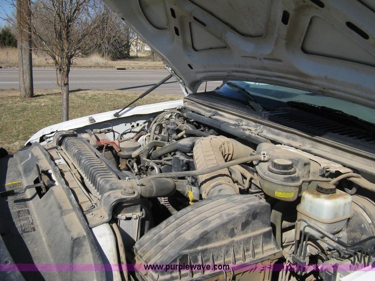 image for item 8021 2006 Ford F350 XL Super Duty crew cab pickup truck