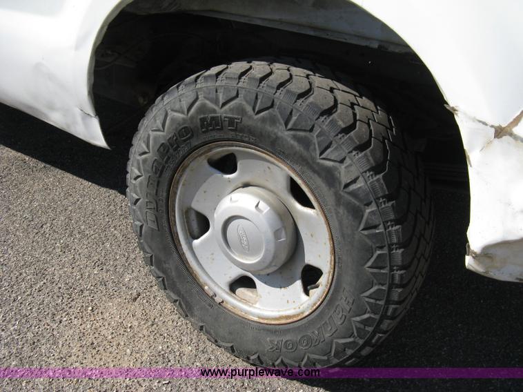 image for item 8021 2006 Ford F350 XL Super Duty crew cab pickup truck