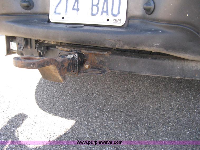 image for item 8021 2006 Ford F350 XL Super Duty crew cab pickup truck