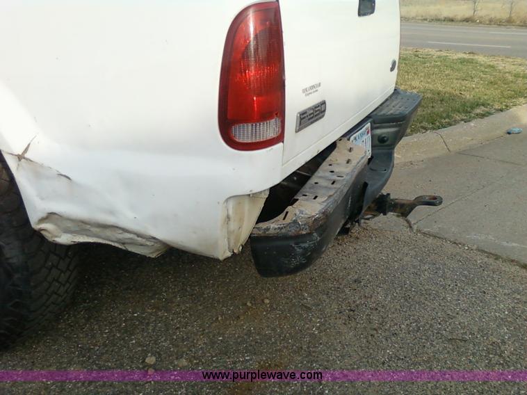 image for item 8021 2006 Ford F350 XL Super Duty crew cab pickup truck