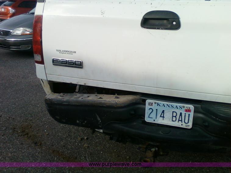 image for item 8021 2006 Ford F350 XL Super Duty crew cab pickup truck