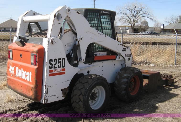 image for item 8038 2004 Bobcat S250 skid loader