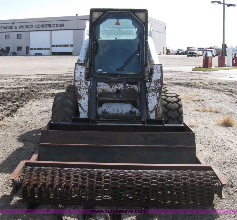 image for item 8038 2004 Bobcat S250 skid loader