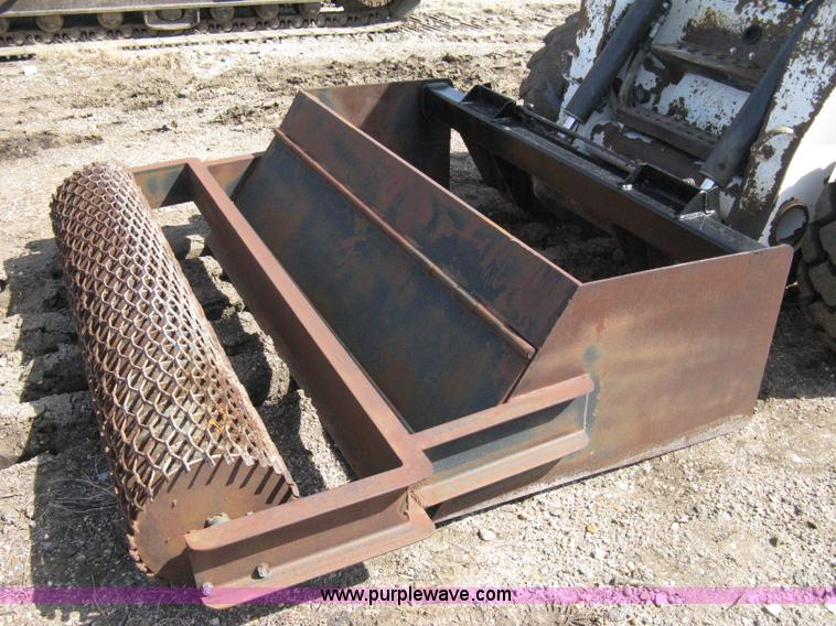 image for item 8038 2004 Bobcat S250 skid loader