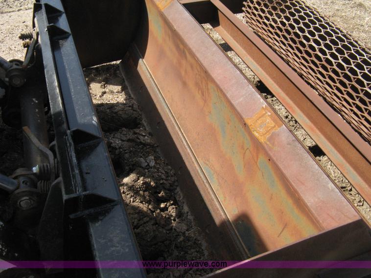 image for item 8038 2004 Bobcat S250 skid loader