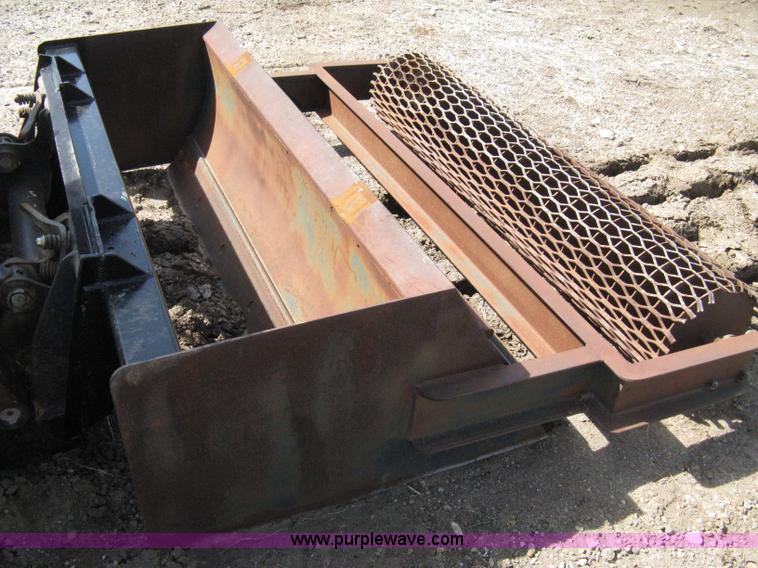 image for item 8038 2004 Bobcat S250 skid loader