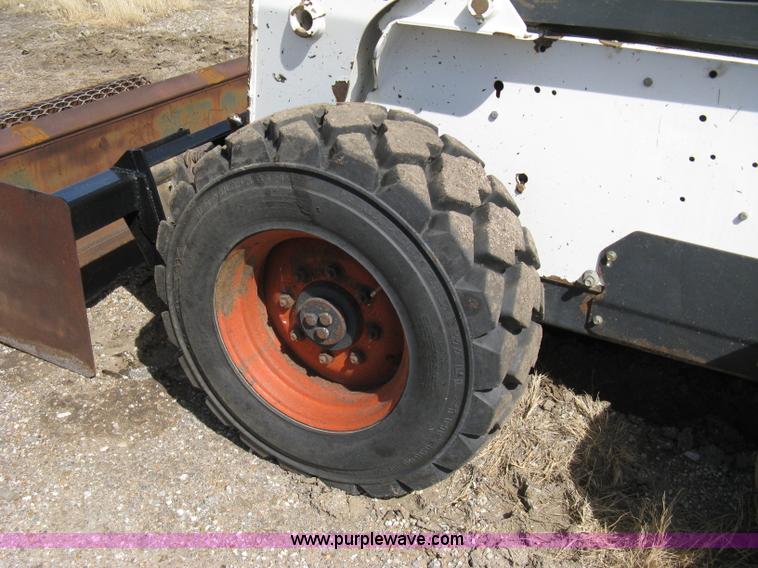 image for item 8038 2004 Bobcat S250 skid loader