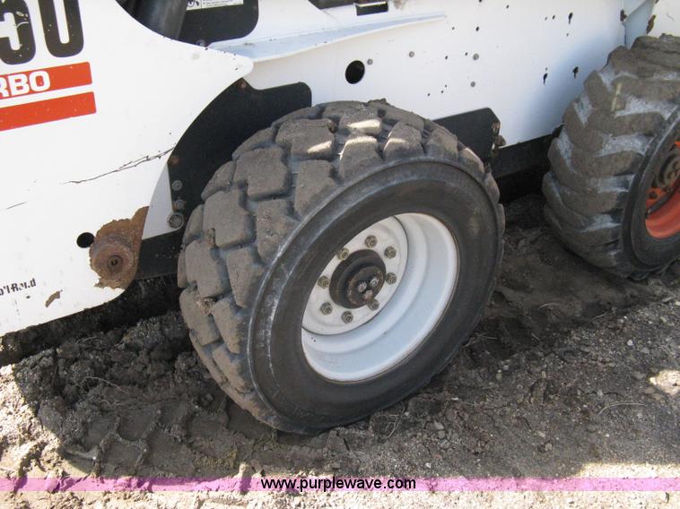 image for item 8038 2004 Bobcat S250 skid loader