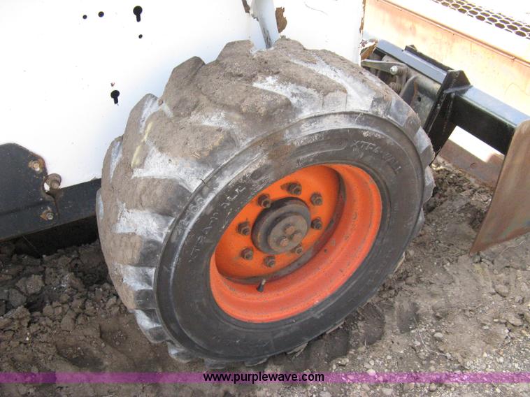 image for item 8038 2004 Bobcat S250 skid loader