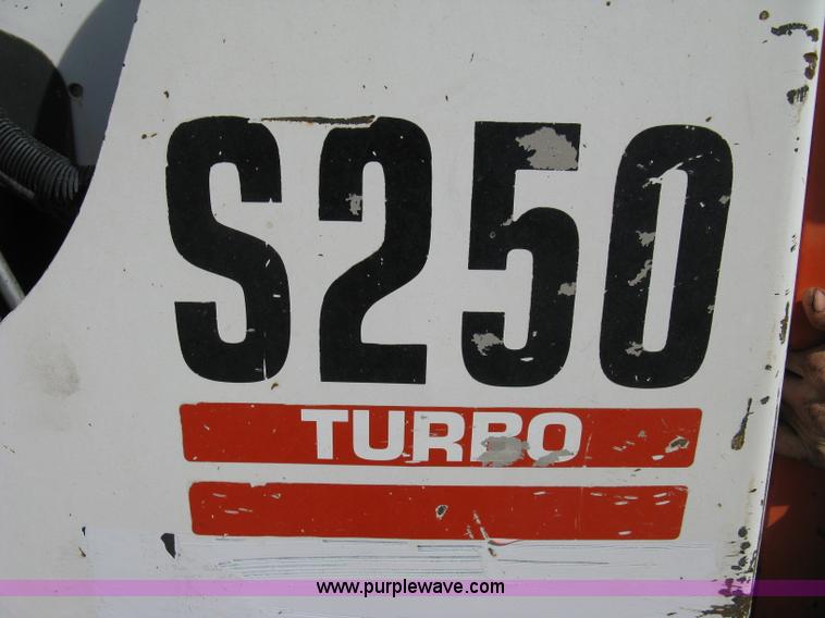 image for item 8038 2004 Bobcat S250 skid loader