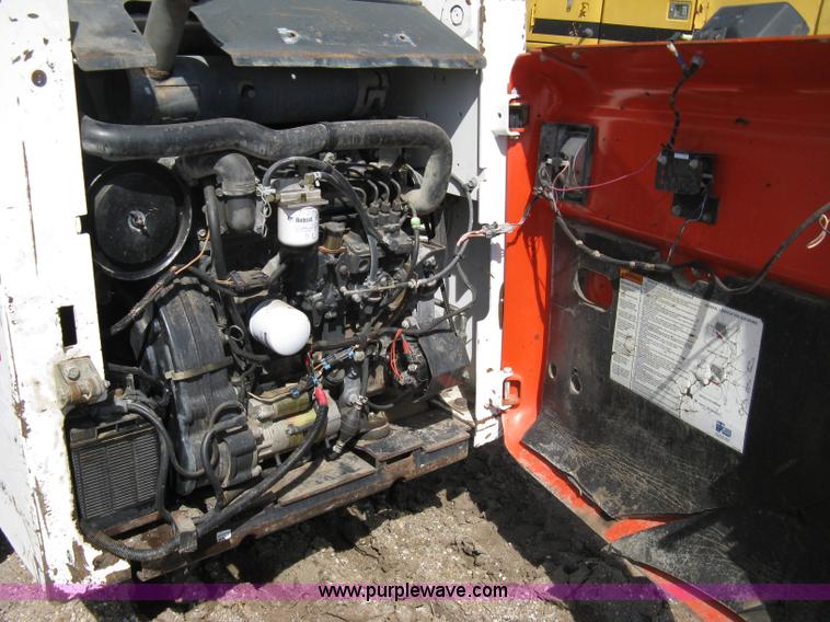 image for item 8038 2004 Bobcat S250 skid loader