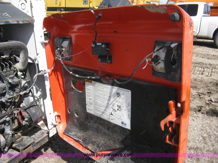 image for item 8038 2004 Bobcat S250 skid loader
