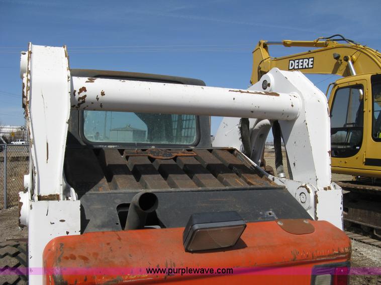 image for item 8038 2004 Bobcat S250 skid loader