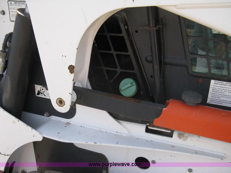 image for item 8038 2004 Bobcat S250 skid loader