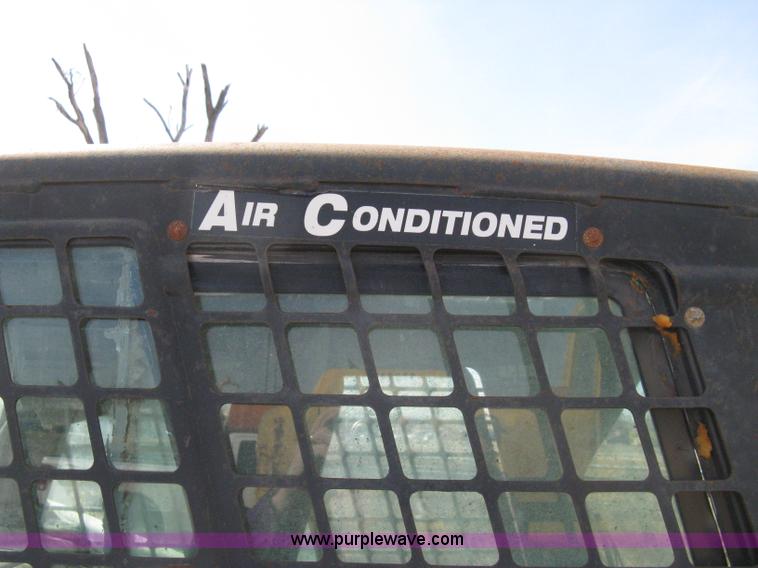 image for item 8038 2004 Bobcat S250 skid loader