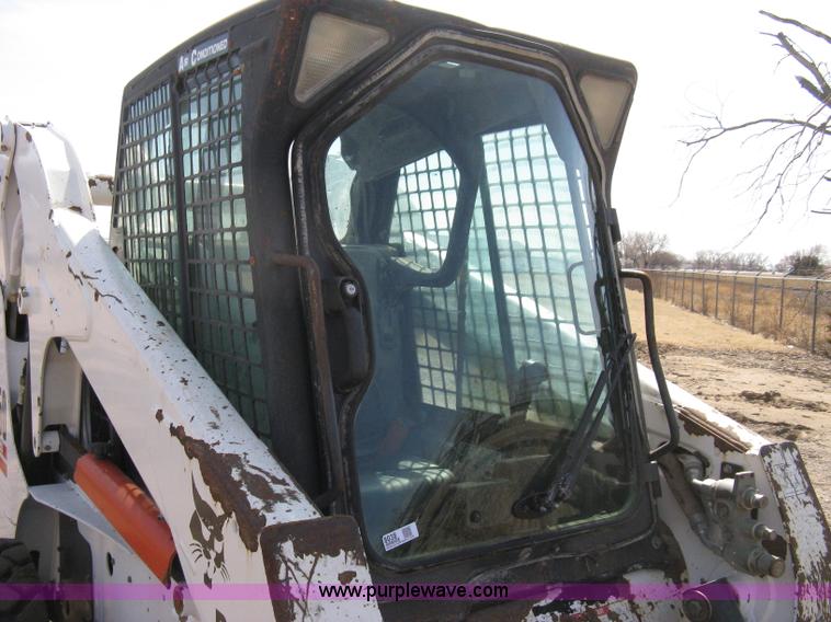 image for item 8038 2004 Bobcat S250 skid loader