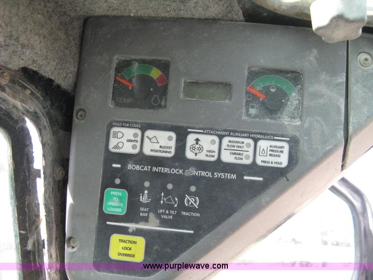 image for item 8038 2004 Bobcat S250 skid loader