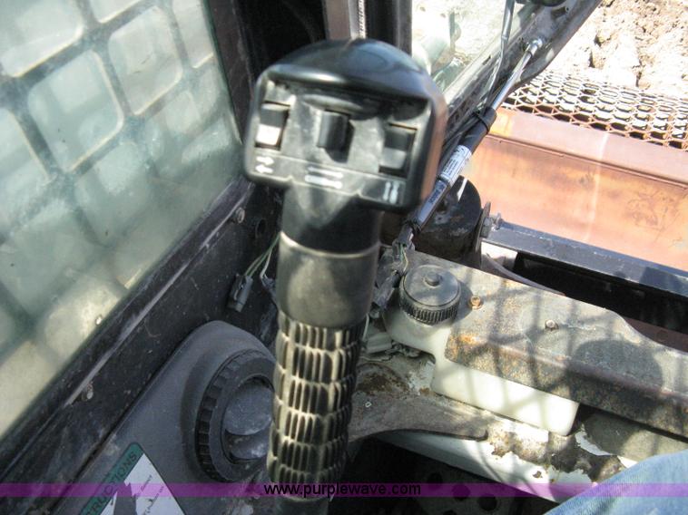 image for item 8038 2004 Bobcat S250 skid loader