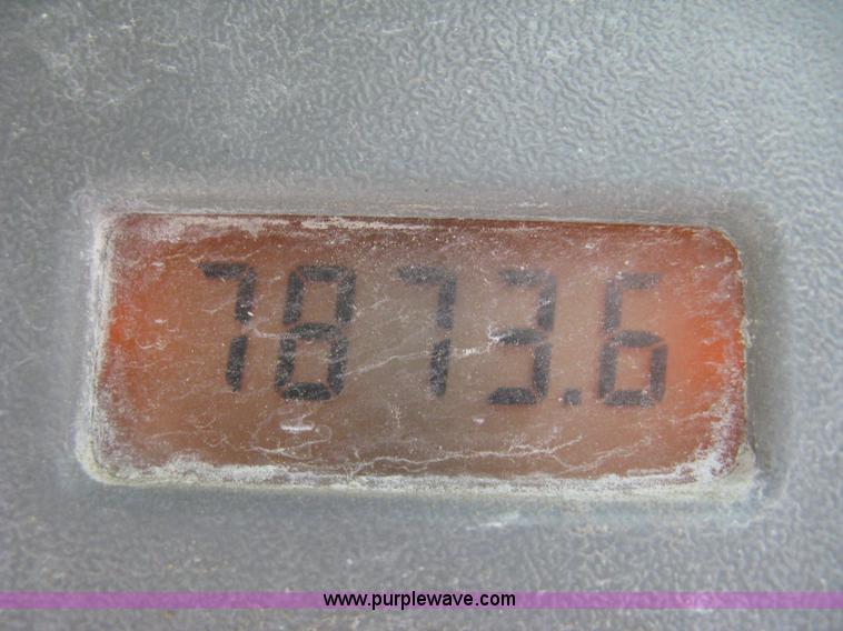 image for item 8038 2004 Bobcat S250 skid loader