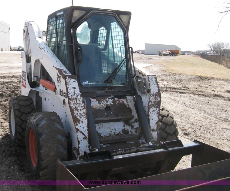 image for item 8038 2004 Bobcat S250 skid loader