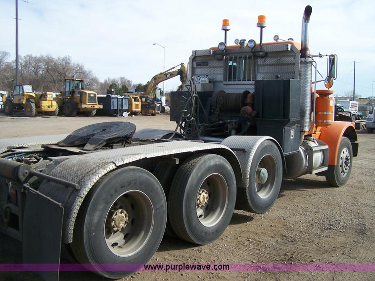 image for item 8082 1989 Peterbilt 379 semi truck