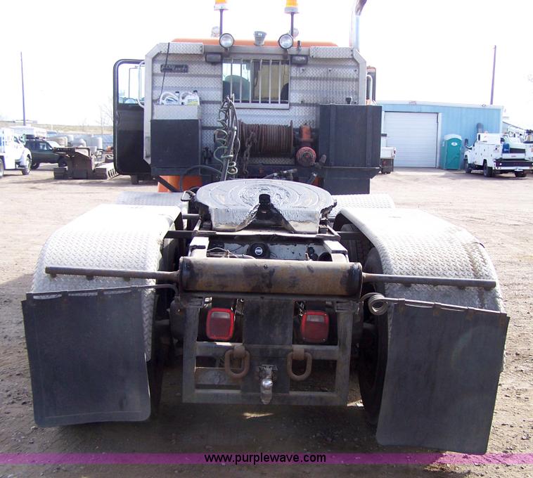 image for item 8082 1989 Peterbilt 379 semi truck