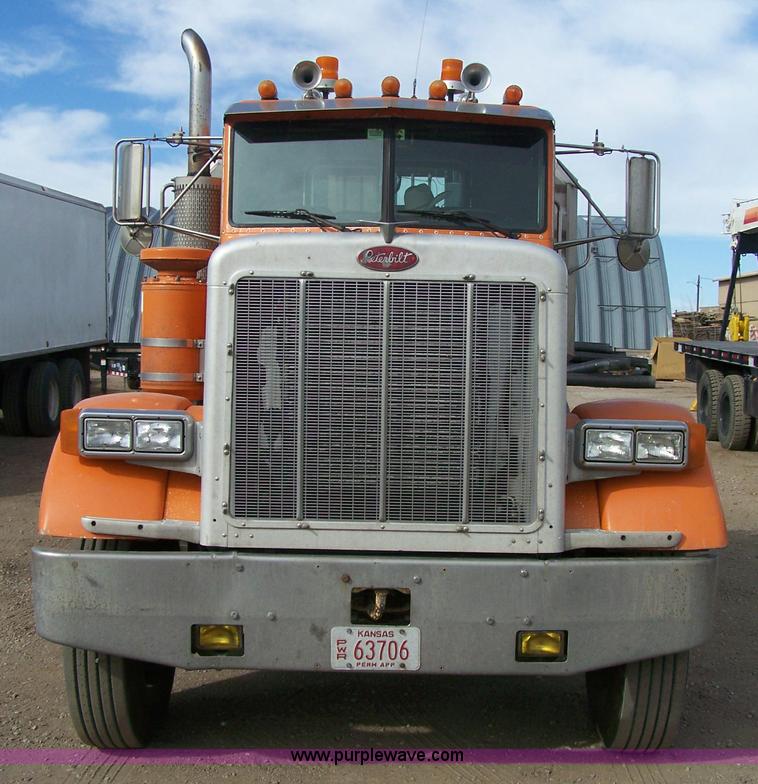 image for item 8082 1989 Peterbilt 379 semi truck