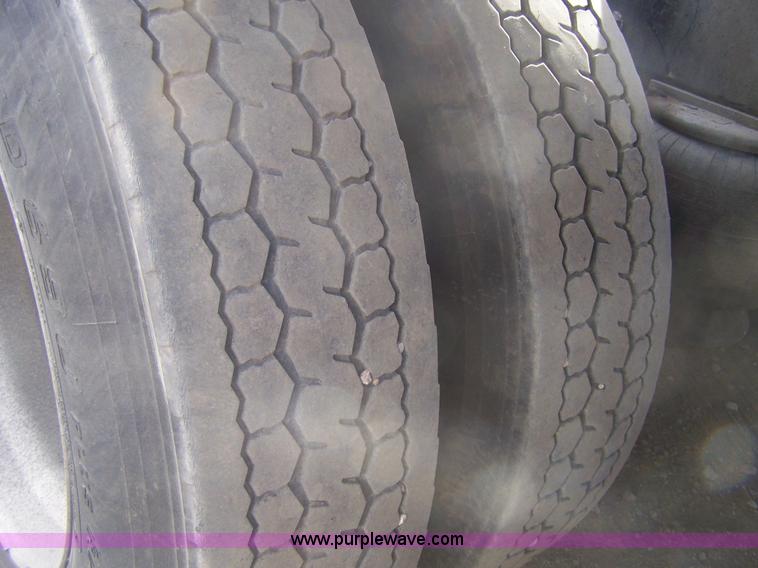 image for item 8082 1989 Peterbilt 379 semi truck