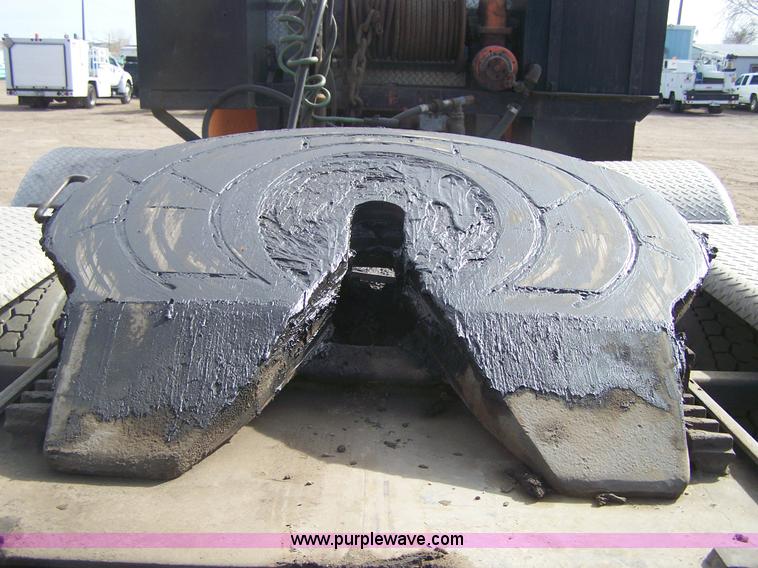 image for item 8082 1989 Peterbilt 379 semi truck