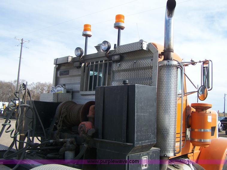 image for item 8082 1989 Peterbilt 379 semi truck