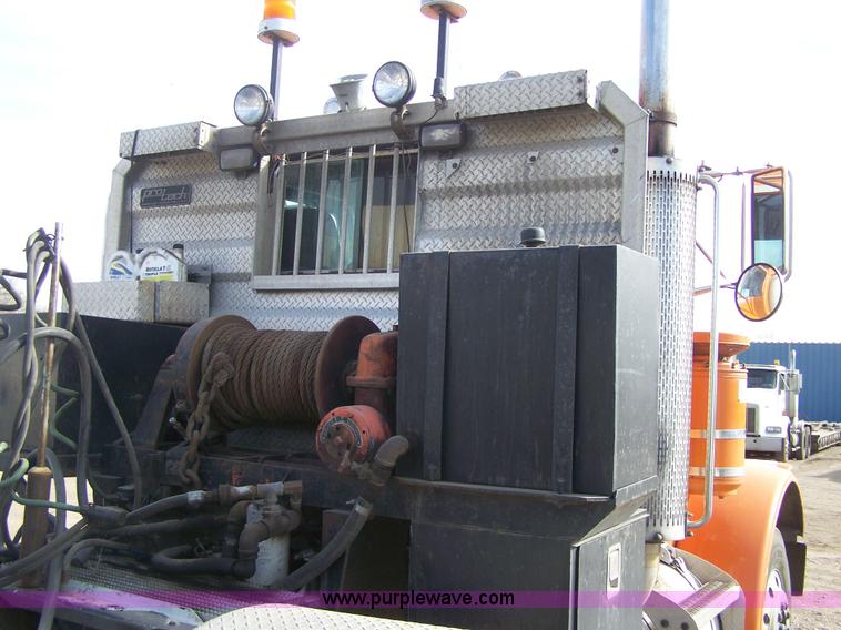 image for item 8082 1989 Peterbilt 379 semi truck