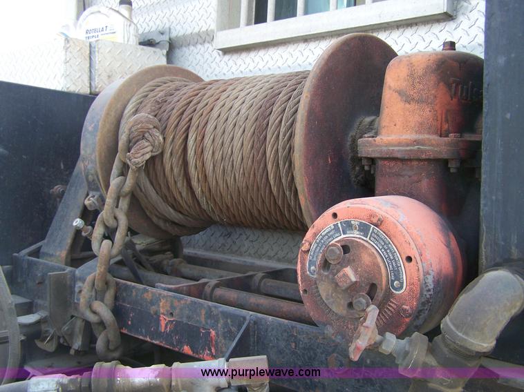 image for item 8082 1989 Peterbilt 379 semi truck