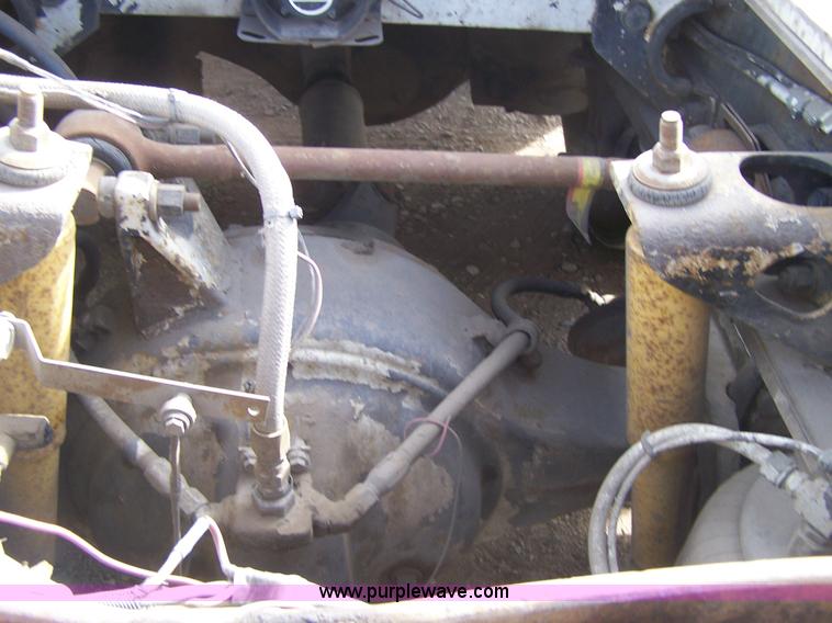 image for item 8082 1989 Peterbilt 379 semi truck