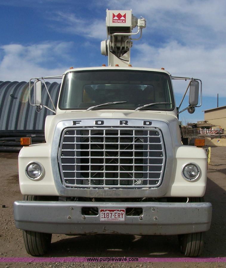 image for item 8083 1984 Ford LT8000 semi truck with Terex RO boom