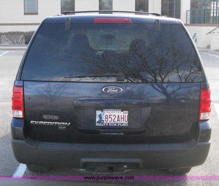 image for item 8087 2004 Ford Expedition XLT SUV