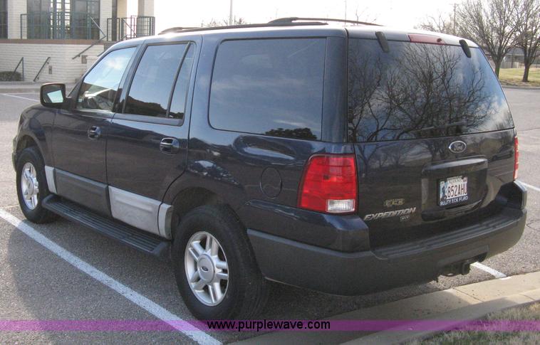 image for item 8087 2004 Ford Expedition XLT SUV