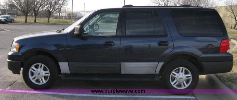 image for item 8087 2004 Ford Expedition XLT SUV
