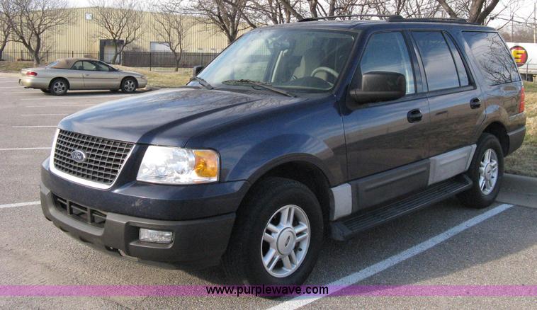 image for item 8087 2004 Ford Expedition XLT SUV