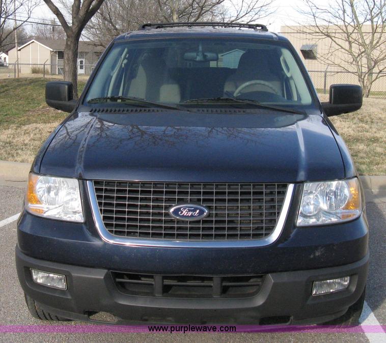 image for item 8087 2004 Ford Expedition XLT SUV